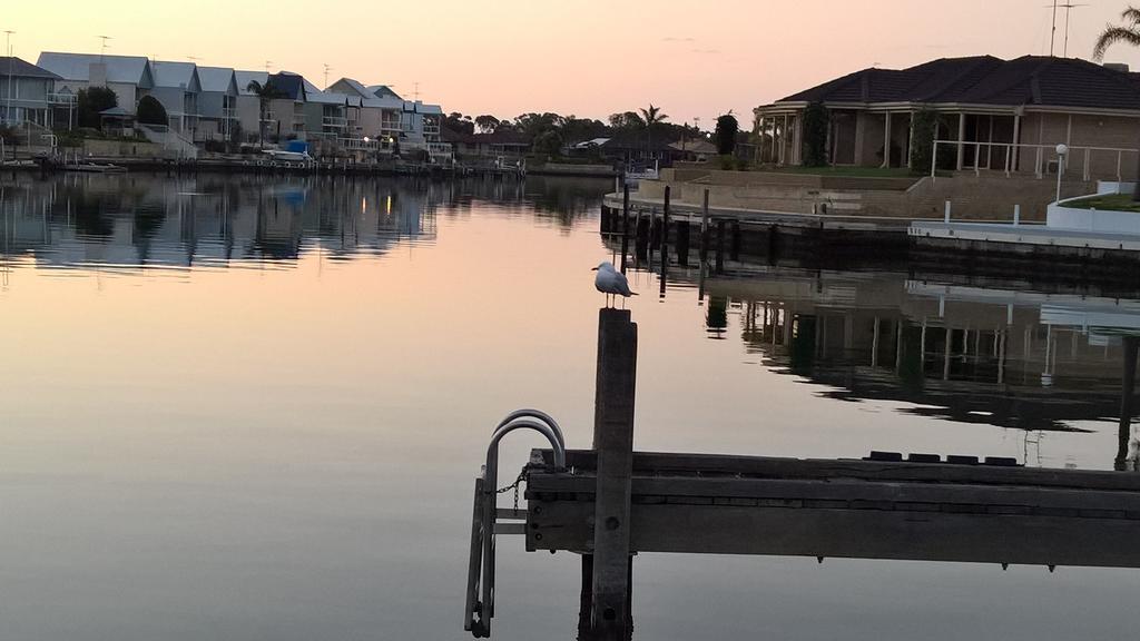 Waterside Canal Dreams Mandurah Exterior photo